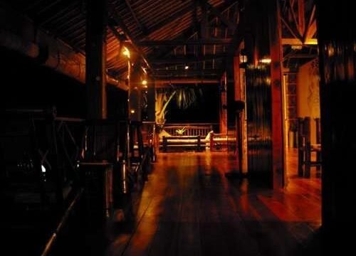 Wave Cave, A Surfer'\''s Lodge