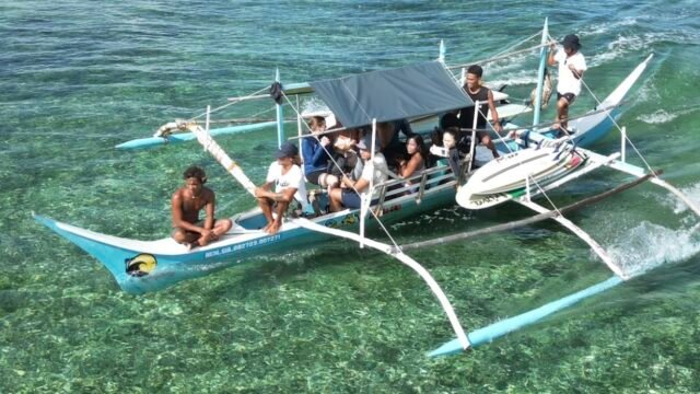 Surf lessons Siargao with Istong